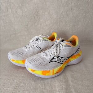 Saucony Endorphin Trainer women’s size 9.5 Running Shoes White/black/sherbet